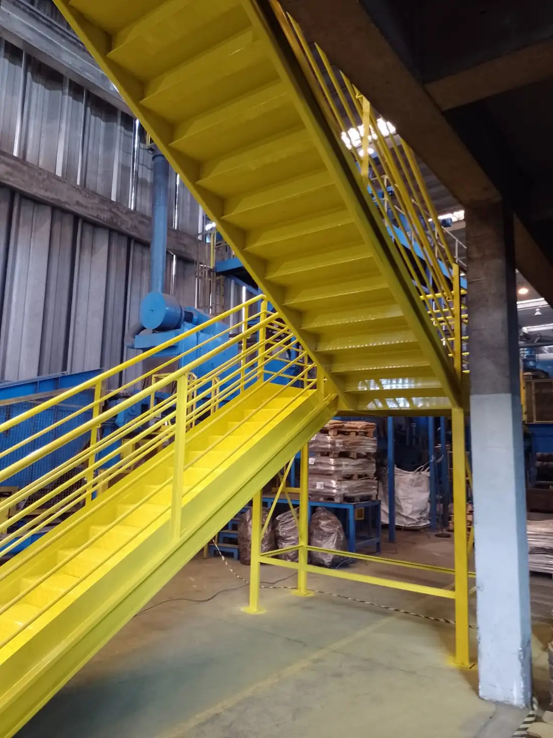 Plataformas, escadas e acessos NR-12 — registro 2 do portfólio DRS