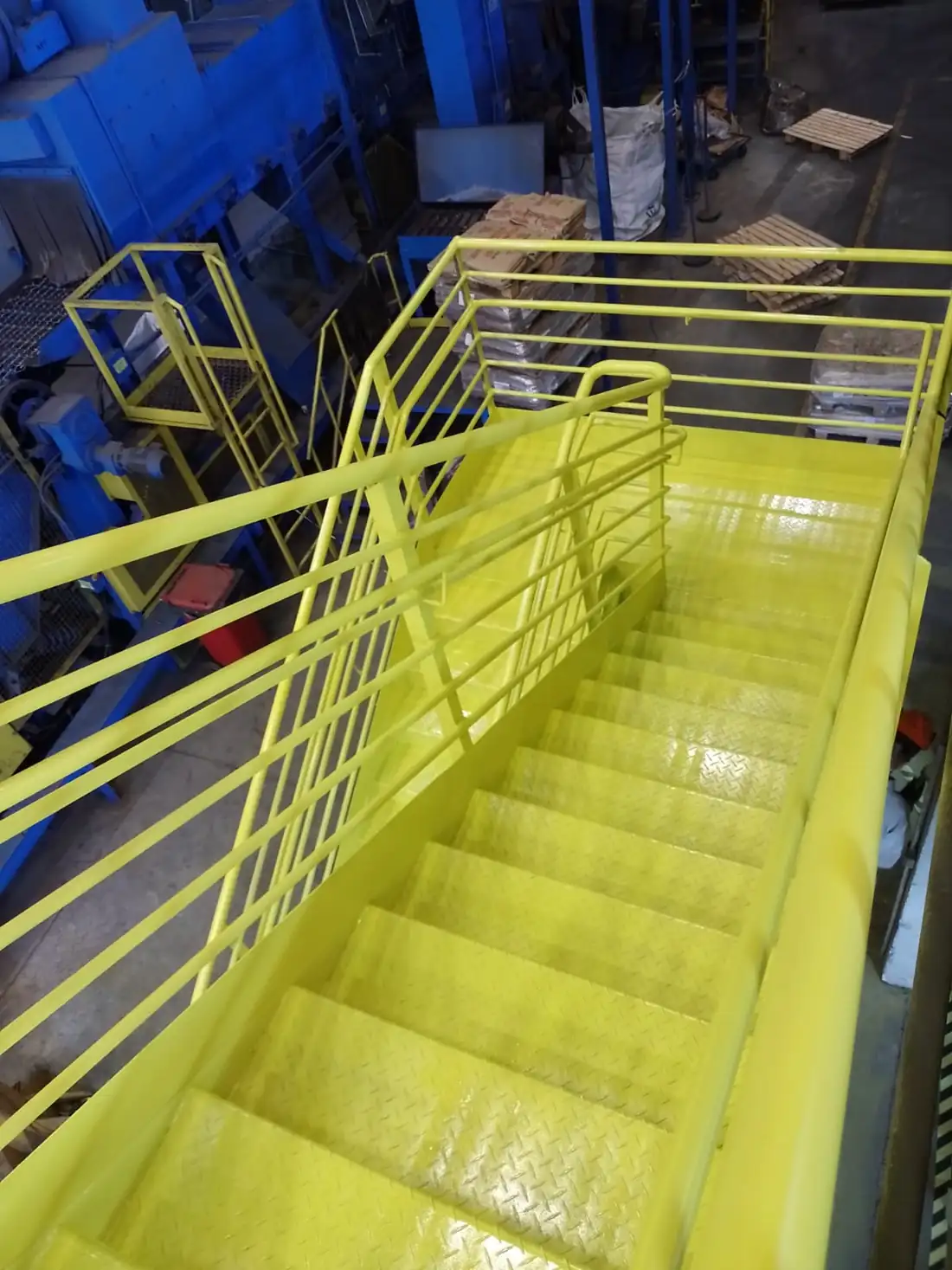Plataformas, escadas e acessos NR-12 — registro 4 do portfólio DRS