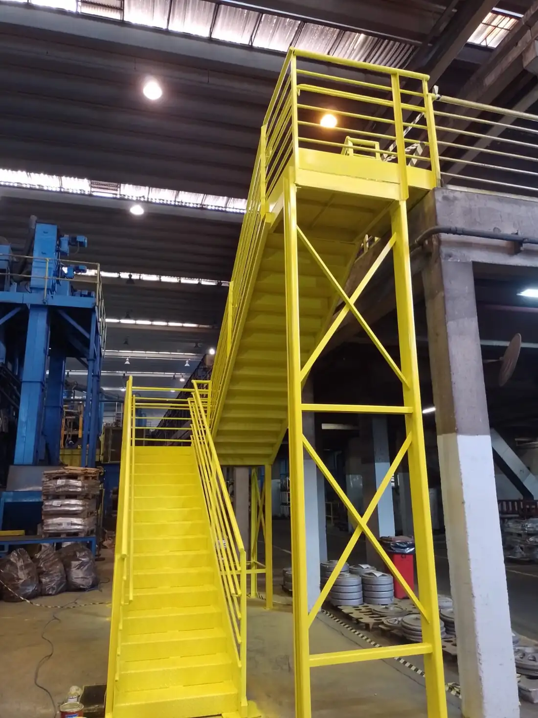 Plataformas, escadas e acessos NR-12 — registro 6 do portfólio DRS